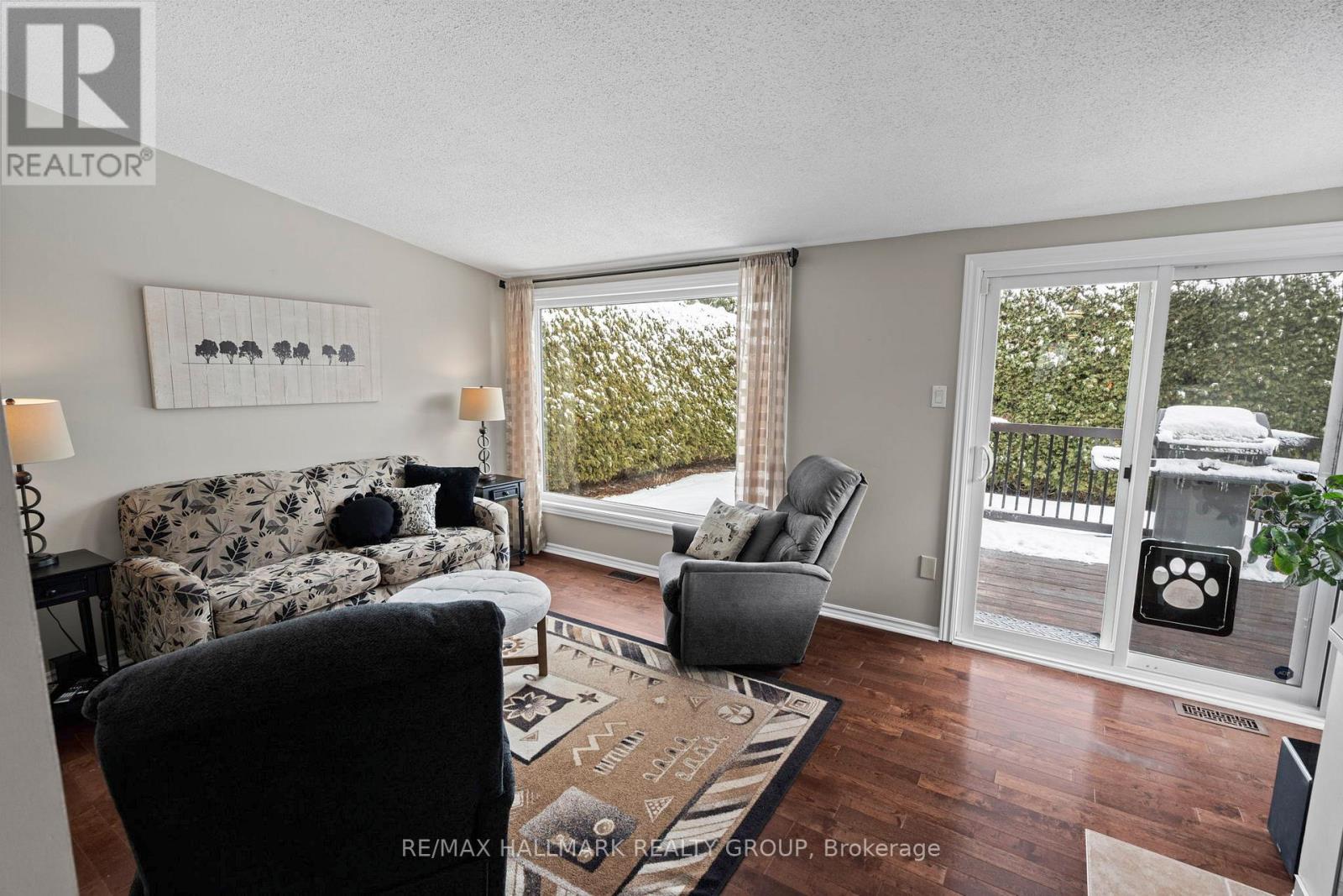 6068 Meadowglen Drive, Ottawa, Ontario  K1C 5R7 - Photo 14 - X12906472