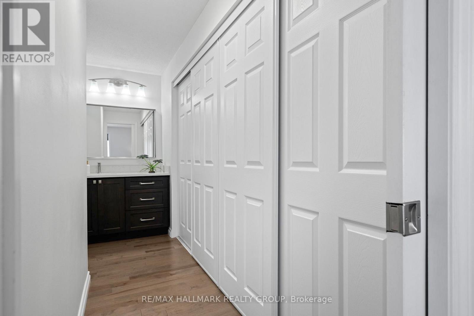 6068 Meadowglen Drive, Ottawa, Ontario  K1C 5R7 - Photo 20 - X12906472