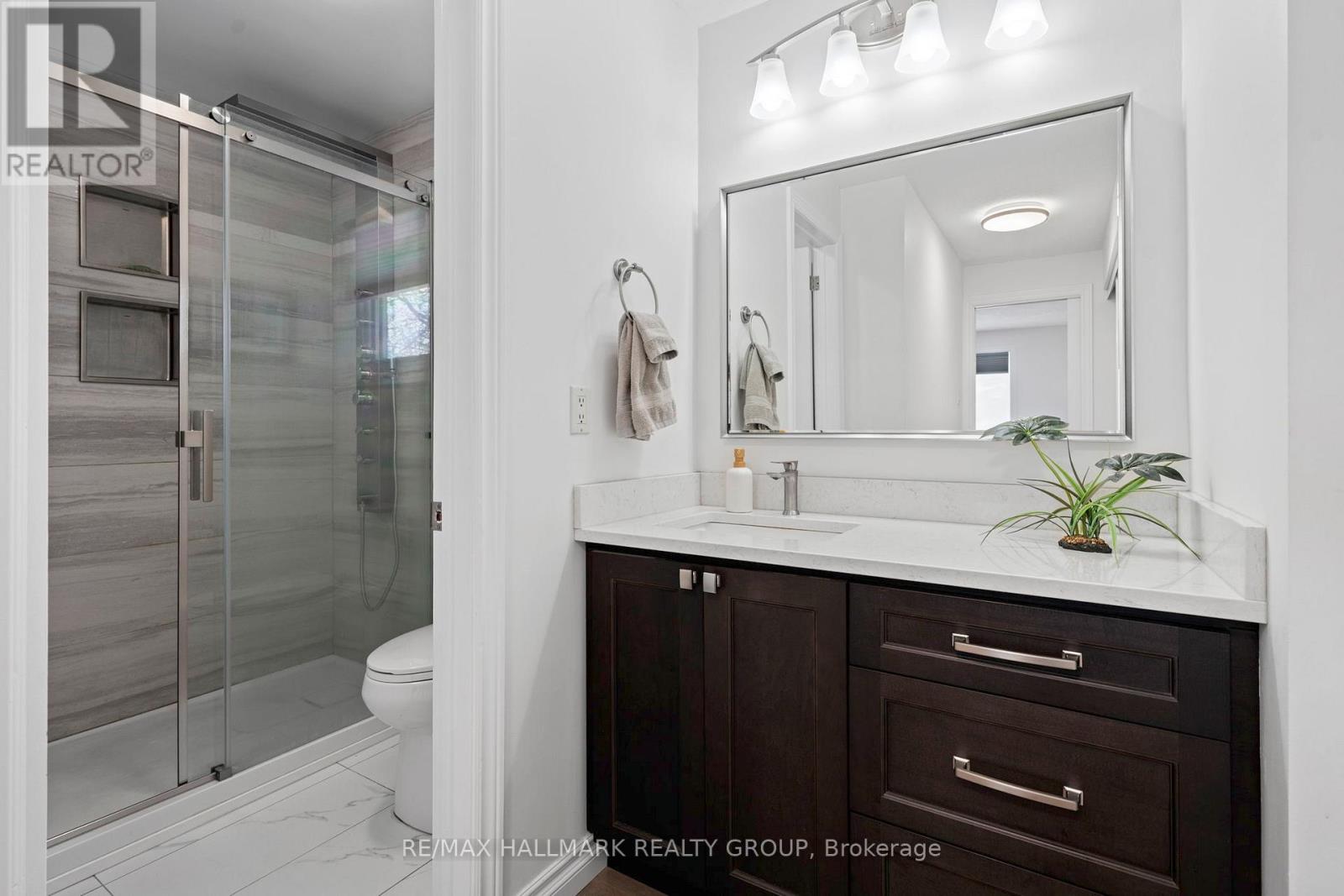 6068 Meadowglen Drive, Ottawa, Ontario  K1C 5R7 - Photo 21 - X12906472