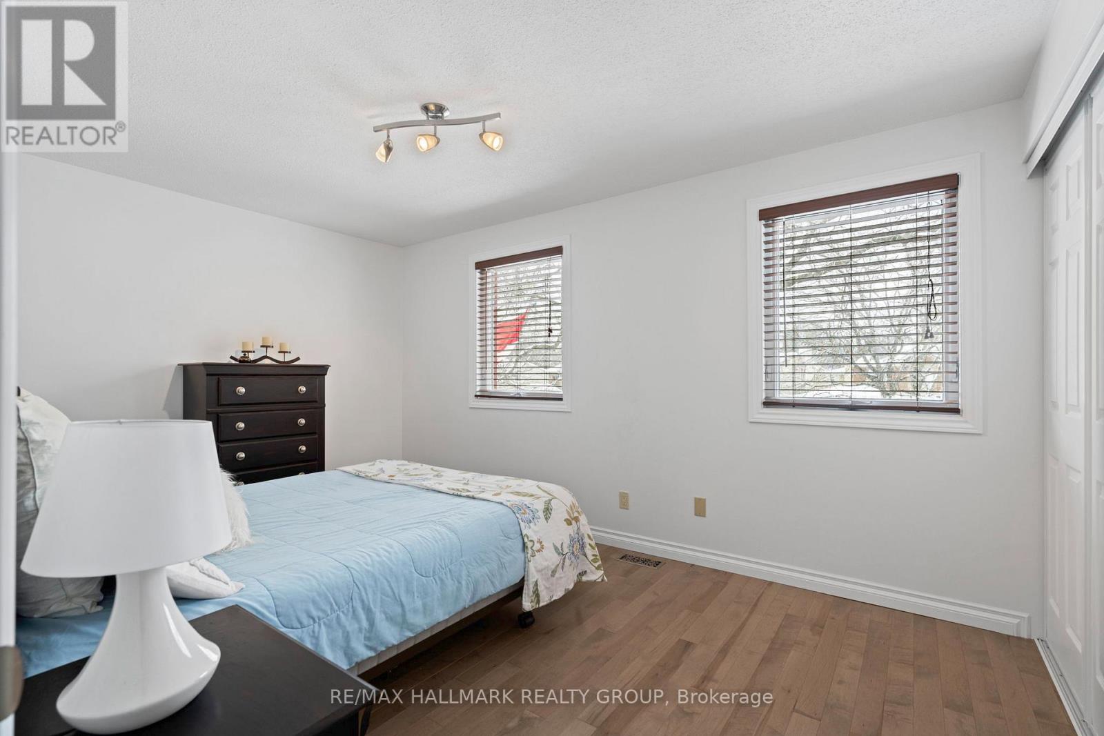 6068 Meadowglen Drive, Ottawa, Ontario  K1C 5R7 - Photo 25 - X12906472