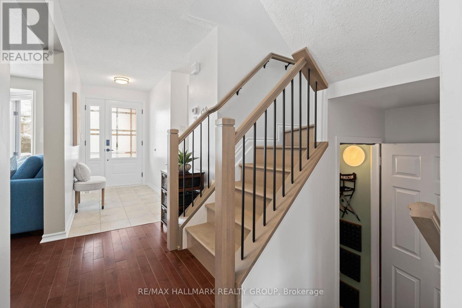 6068 Meadowglen Drive, Ottawa, Ontario  K1C 5R7 - Photo 4 - X12906472