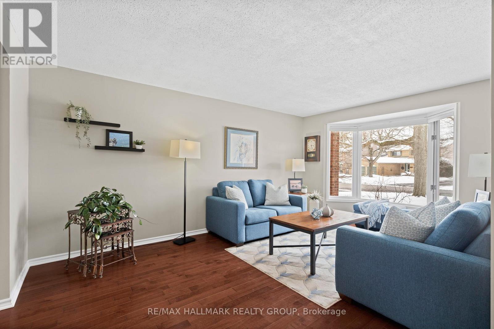 6068 Meadowglen Drive, Ottawa, Ontario  K1C 5R7 - Photo 5 - X12906472