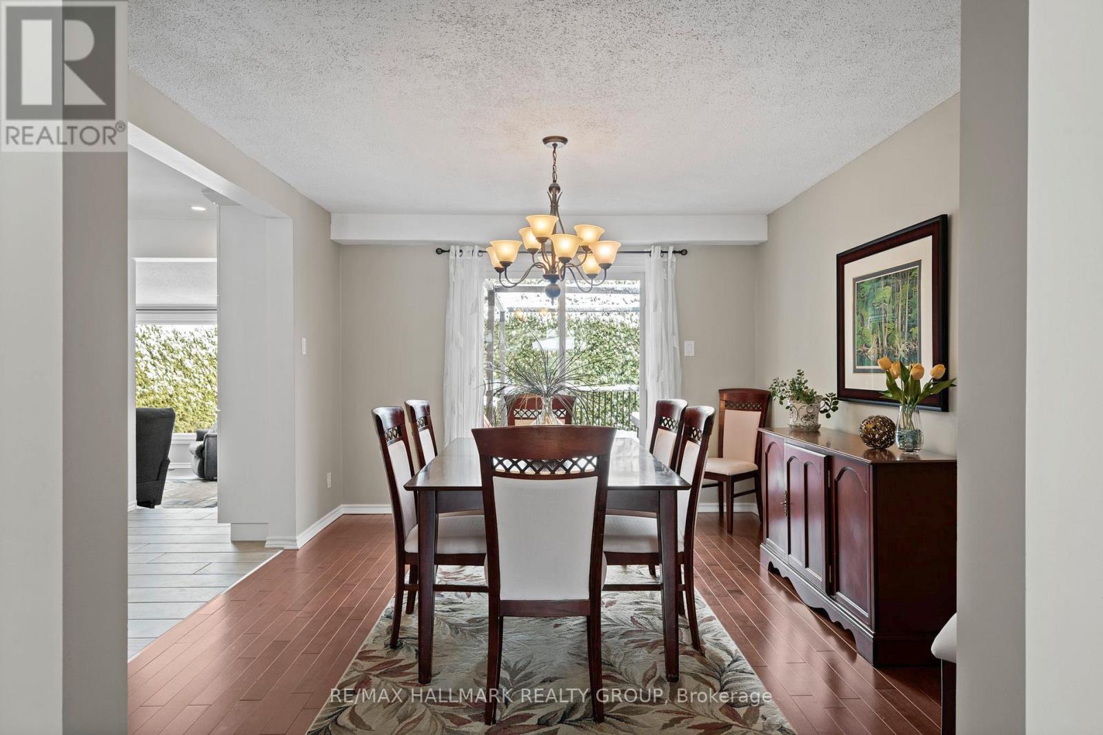 6068 Meadowglen Drive, Ottawa, Ontario  K1C 5R7 - Photo 8 - X12906472