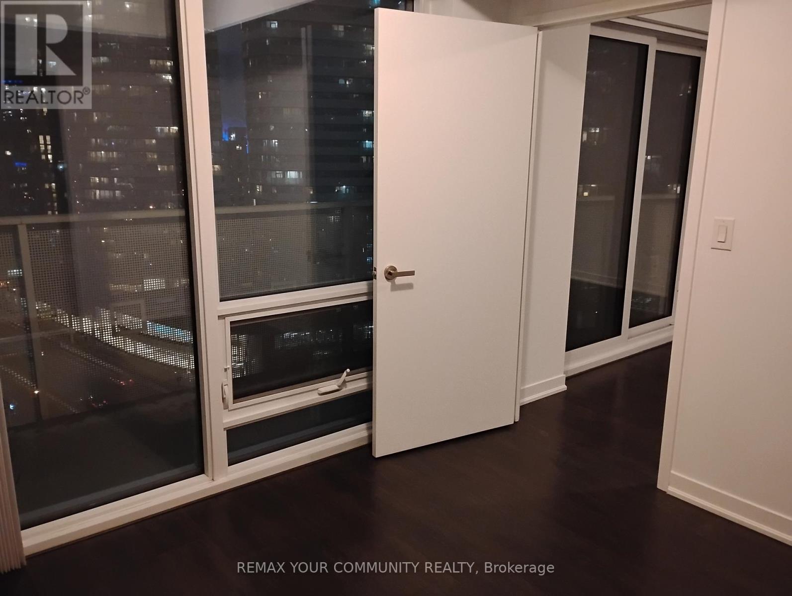 1501 - 100 Harbour Street, Toronto (Waterfront Communities), Ontario  M5J 2T5 - Photo 11 - C12790404