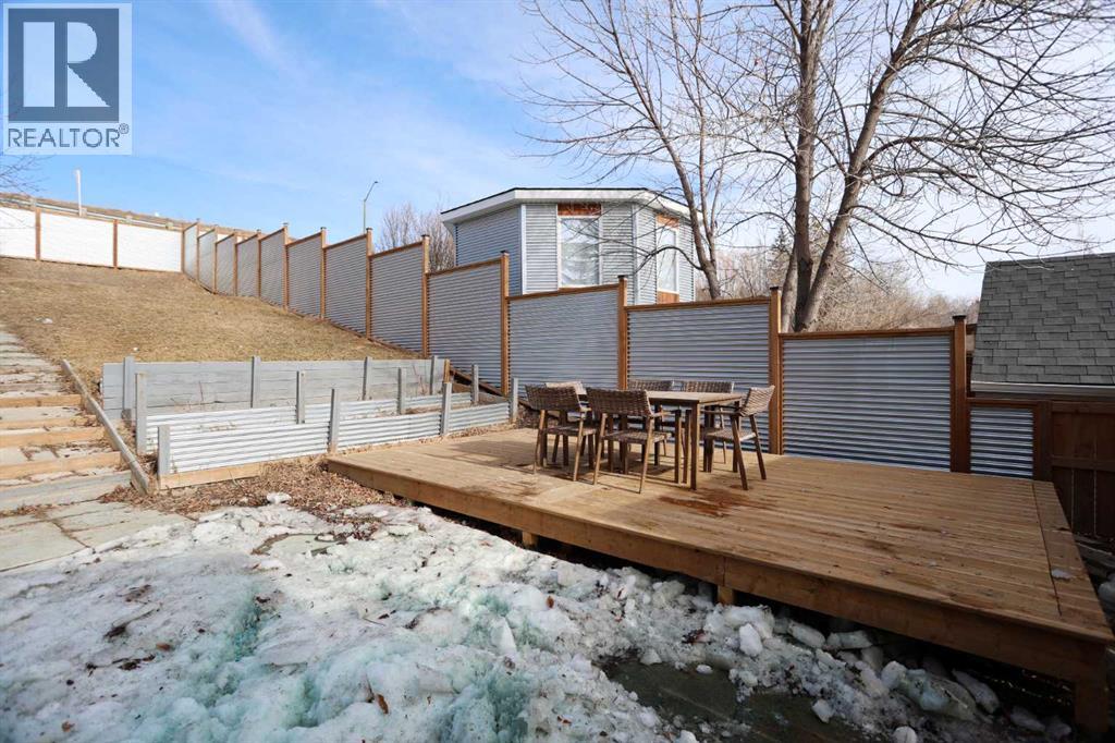 18 Maple Street, Okotoks, Alberta  T1S 1J6 - Photo 33 - A2284740