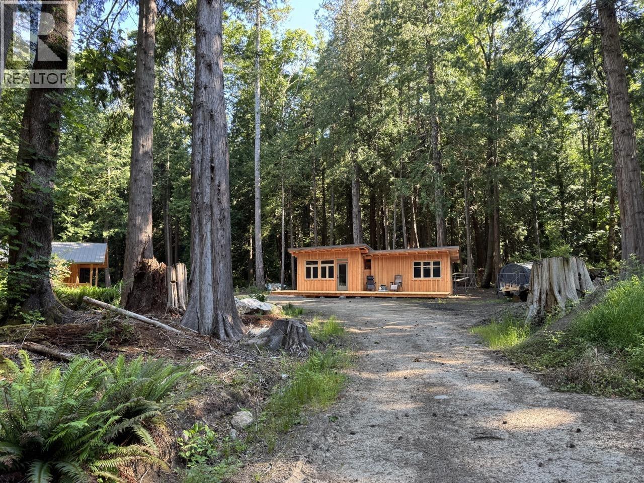 315 Hairy Elbow Road, Sechelt, British Columbia  V0N 3A0 - Photo 2 - R3101428