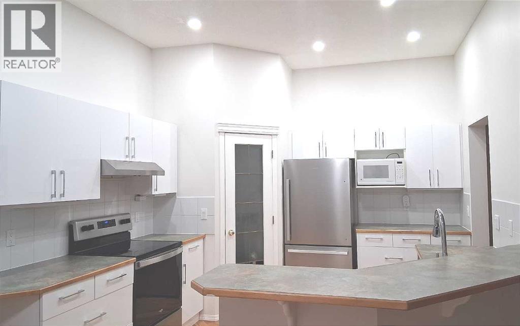 265 Somerside Park SW, Calgary, Alberta  T2Y 3G5 - Photo 3 - A2290917