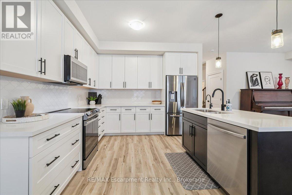 20 Granite Ridge Trail, Hamilton, Ontario  L8B 1Y4 - Photo 15 - X12906110