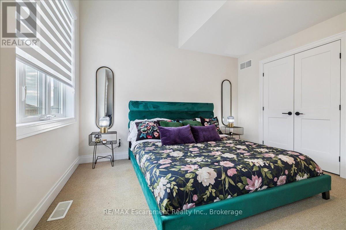 20 Granite Ridge Trail, Hamilton, Ontario  L8B 1Y4 - Photo 27 - X12906110