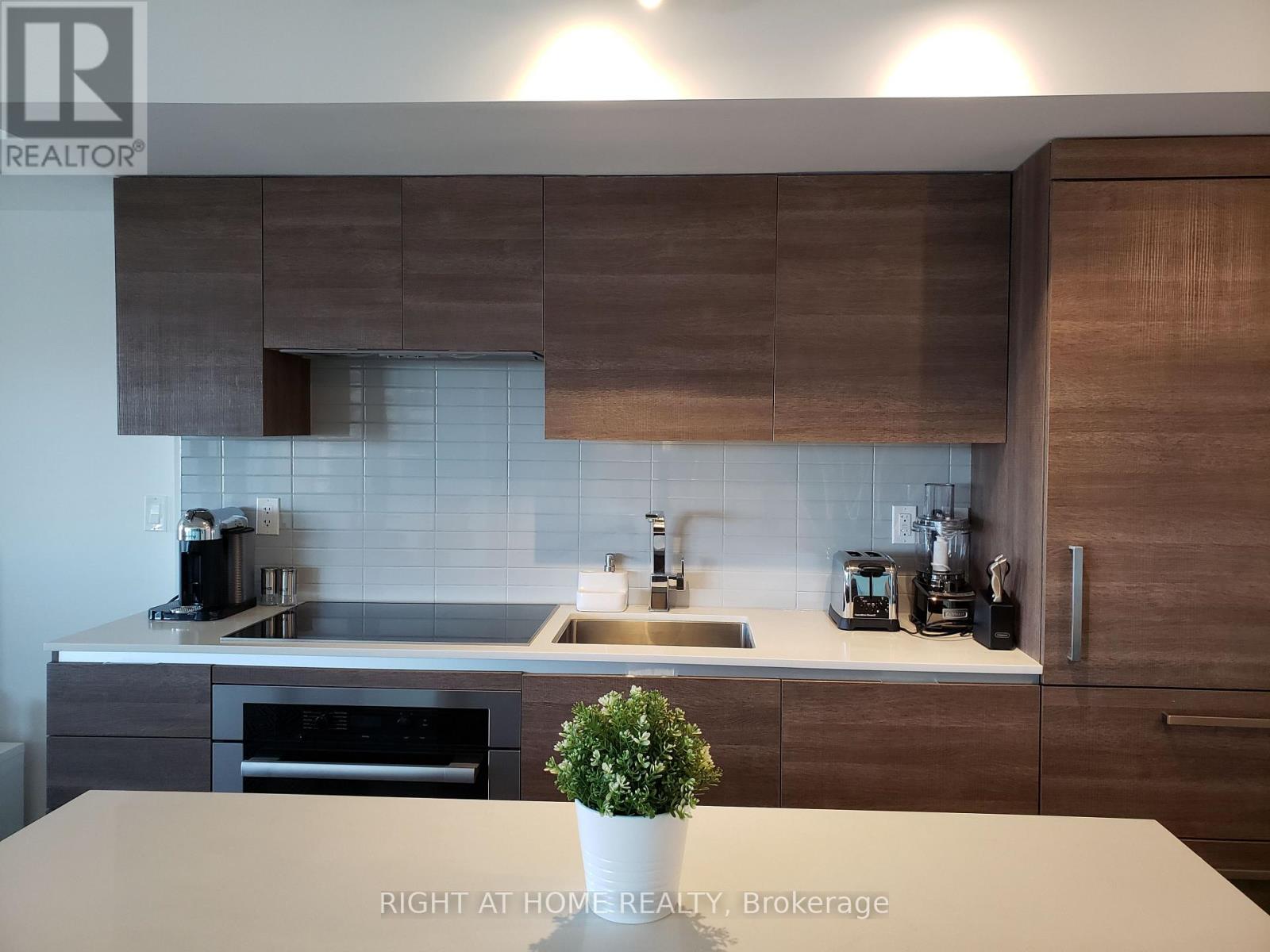 1610 - 200 Bloor Street W, Toronto, Ontario  M5S 0B1 - Photo 4 - C12906466