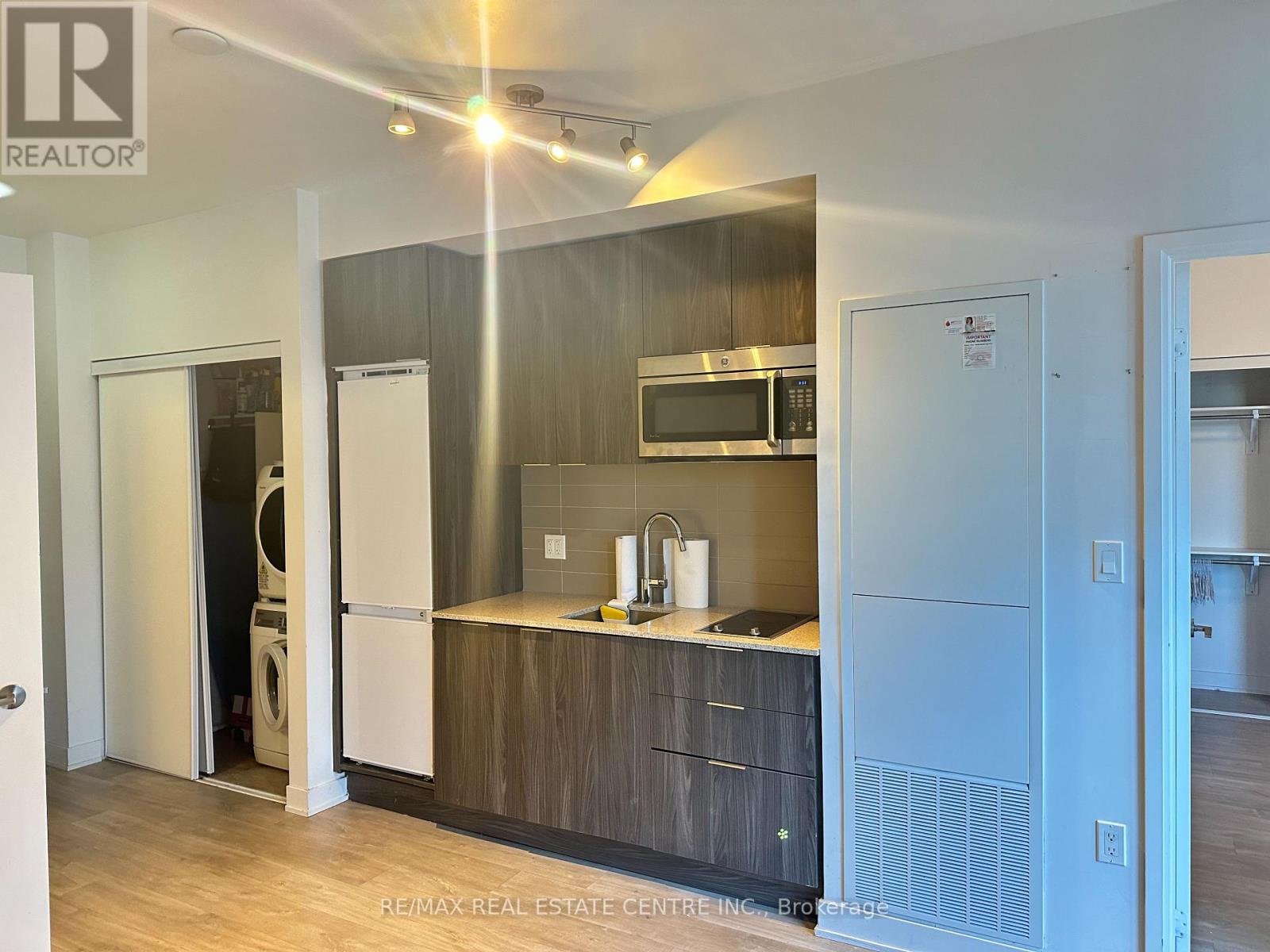 1609 - 576 Front Street W, Toronto, Ontario  M5V 0P8 - Photo 6 - C12906486