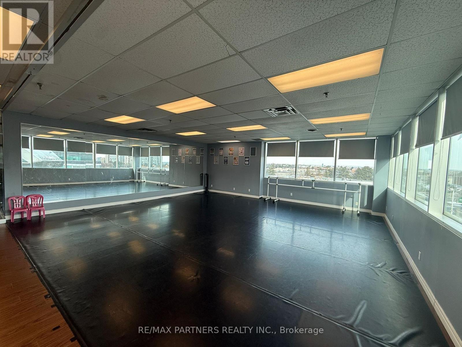 323&325 - 550 Highway 7 E, Richmond Hill, Ontario L4B 3Z4 - Photo 2 - N12906484