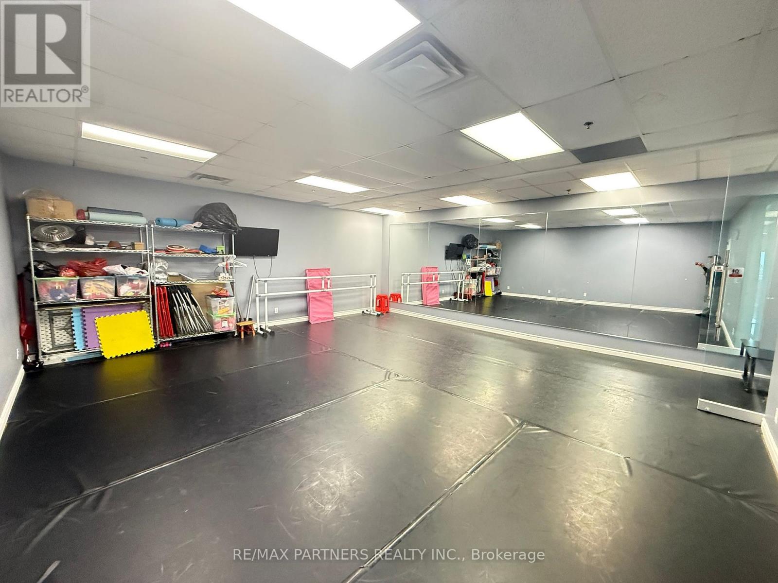 323&325 - 550 Highway 7 E, Richmond Hill, Ontario L4B 3Z4 - Photo 3 - N12906484