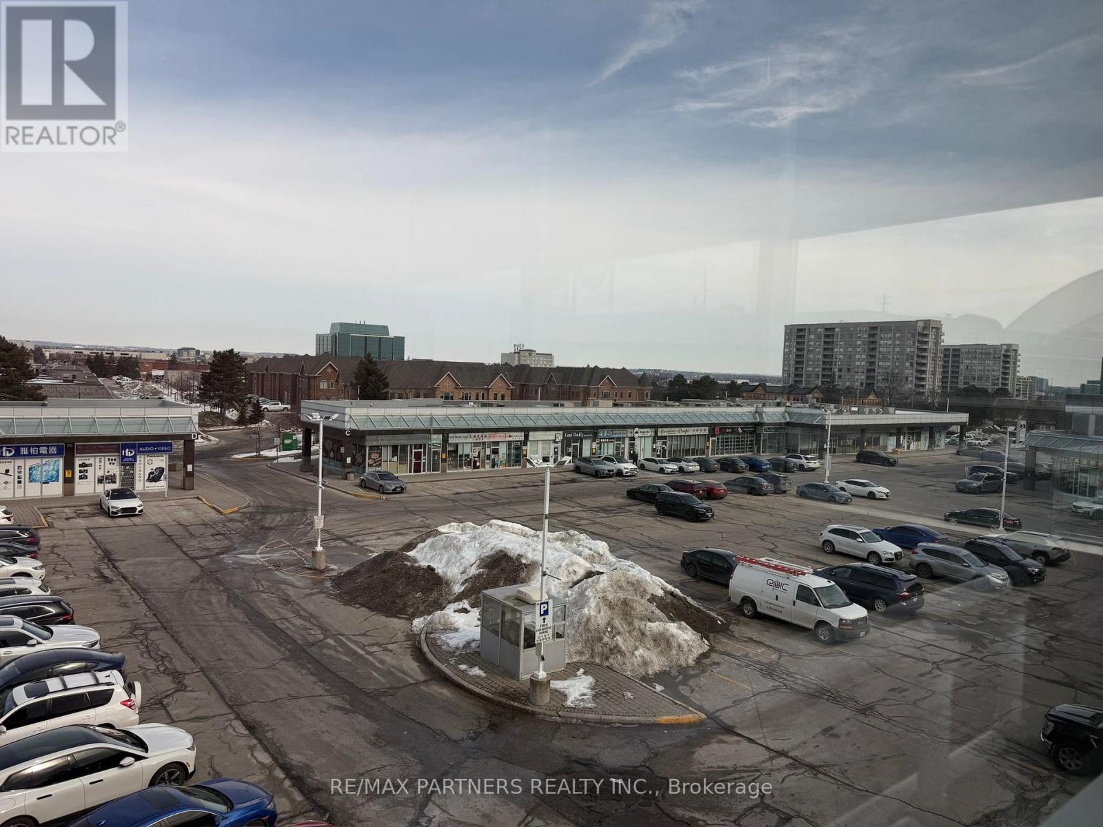 323&325 - 550 Highway 7 E, Richmond Hill, Ontario L4B 3Z4 - Photo 4 - N12906484