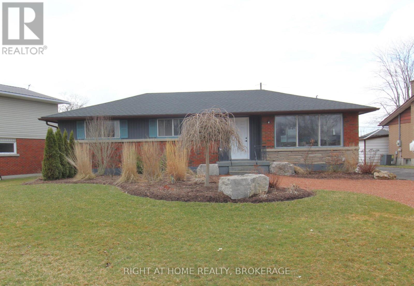 105 Glenwood Parkway, Welland, Ontario  L3B 5M7 - Photo 1 - X12732178