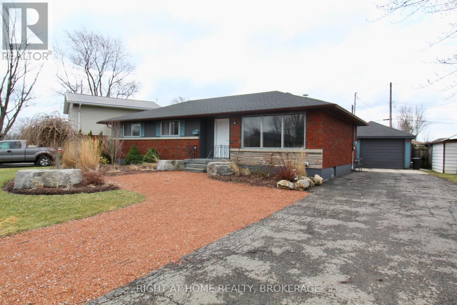 105 Glenwood Parkway, Welland, Ontario  L3B 5M7 - Photo 2 - X12732178