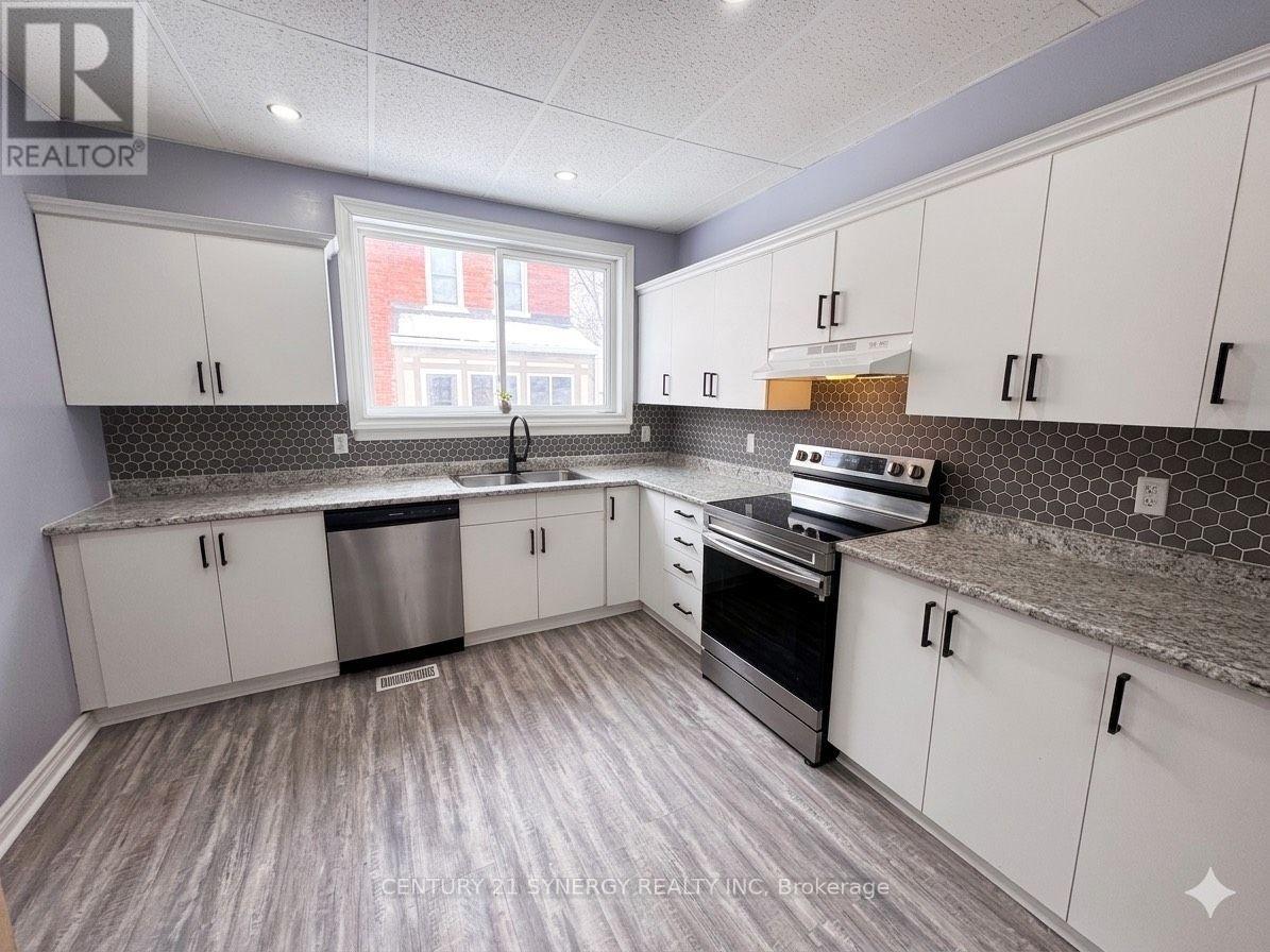 25 Kensington Avenue, Smiths Falls, Ontario  K7A 2K6 - Photo 11 - X12448324