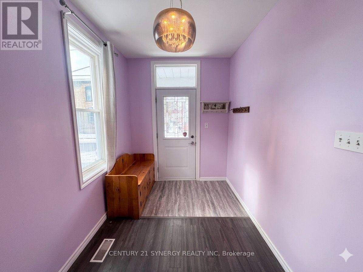 25 Kensington Avenue, Smiths Falls, Ontario  K7A 2K6 - Photo 4 - X12448324