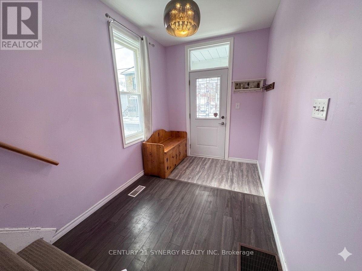 25 Kensington Avenue, Smiths Falls, Ontario  K7A 2K6 - Photo 5 - X12448324