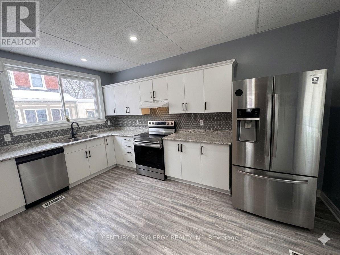 25 Kensington Avenue, Smiths Falls, Ontario  K7A 2K6 - Photo 8 - X12448324