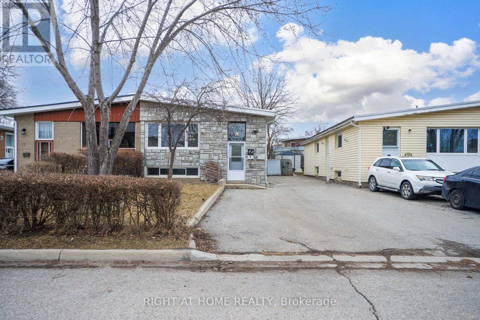 33 STANLEY COURT, Brampton, Ontario