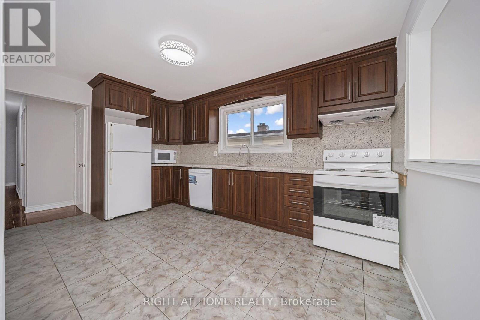 33 Stanley Court, Brampton, Ontario  L6Y 2B1 - Photo 12 - W12906464