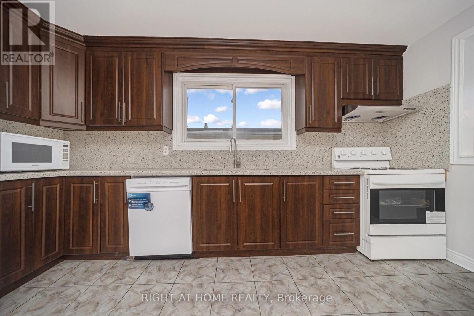 33 Stanley Court, Brampton, Ontario  L6Y 2B1 - Photo 13 - W12906464