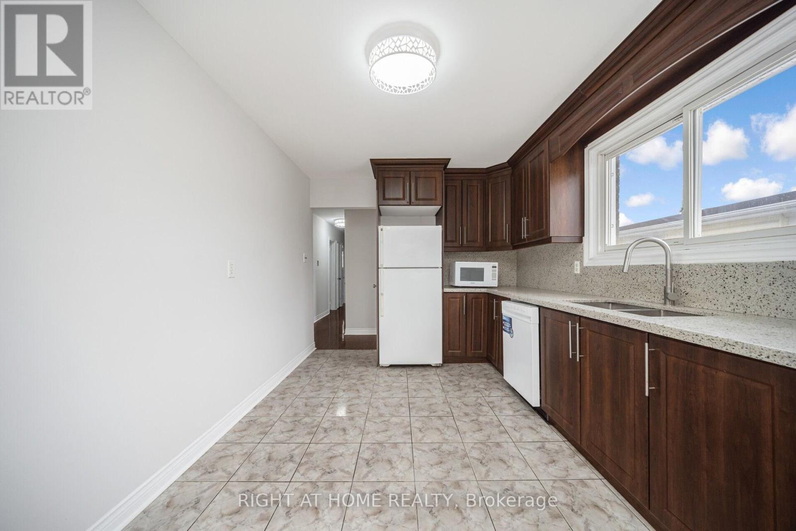 33 Stanley Court, Brampton, Ontario  L6Y 2B1 - Photo 15 - W12906464