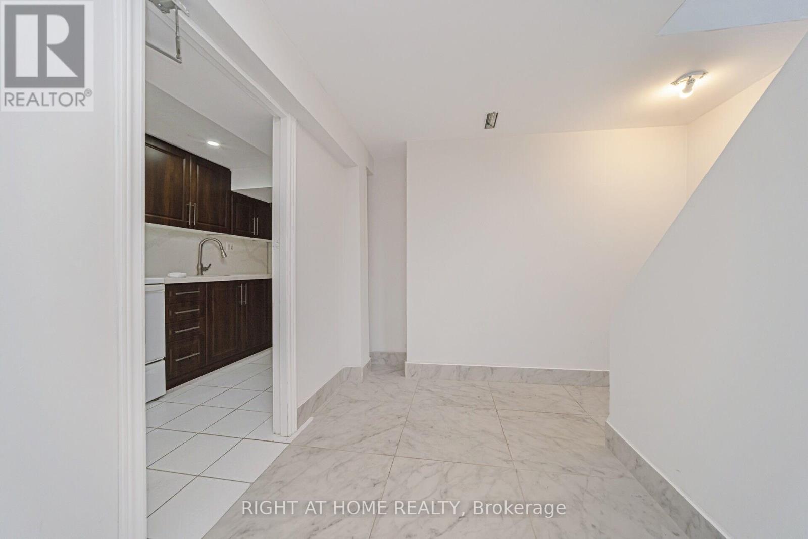 33 Stanley Court, Brampton, Ontario  L6Y 2B1 - Photo 30 - W12906464