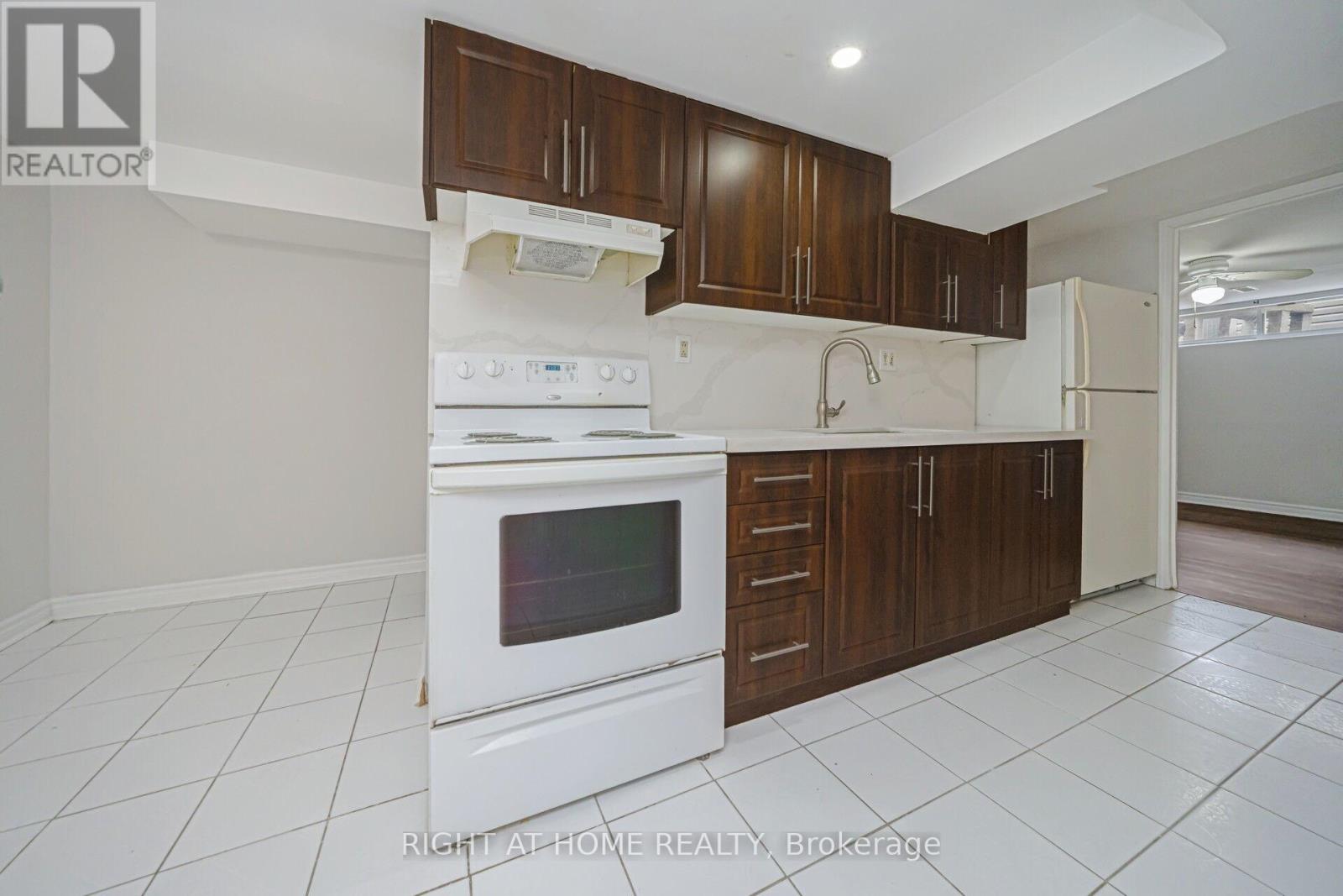 33 Stanley Court, Brampton, Ontario  L6Y 2B1 - Photo 31 - W12906464