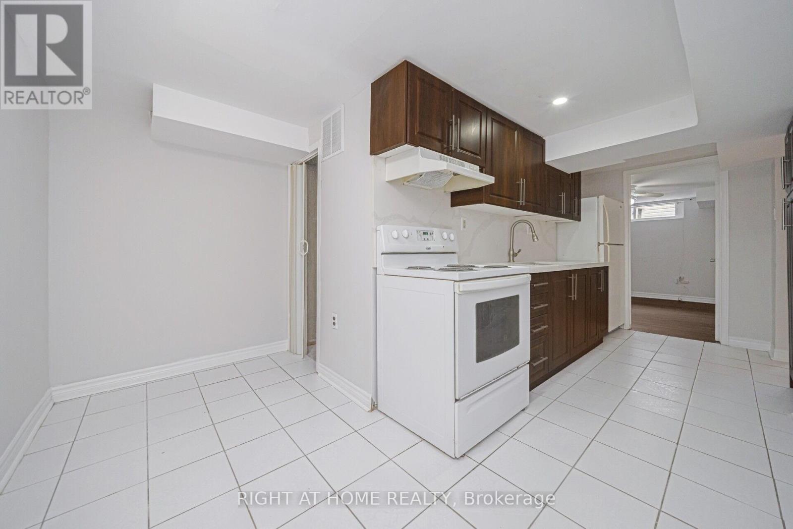 33 Stanley Court, Brampton, Ontario  L6Y 2B1 - Photo 32 - W12906464