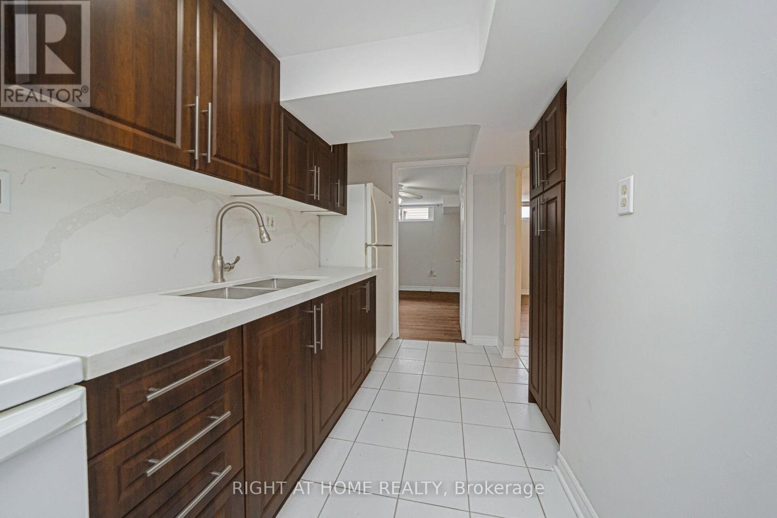 33 Stanley Court, Brampton, Ontario  L6Y 2B1 - Photo 33 - W12906464