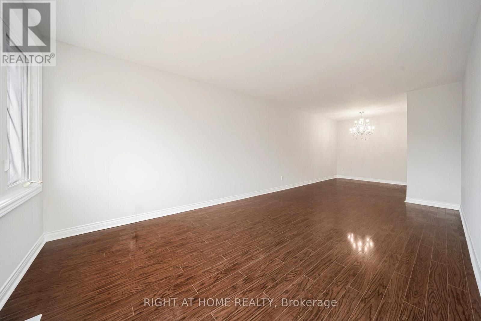 33 Stanley Court, Brampton, Ontario  L6Y 2B1 - Photo 8 - W12906464