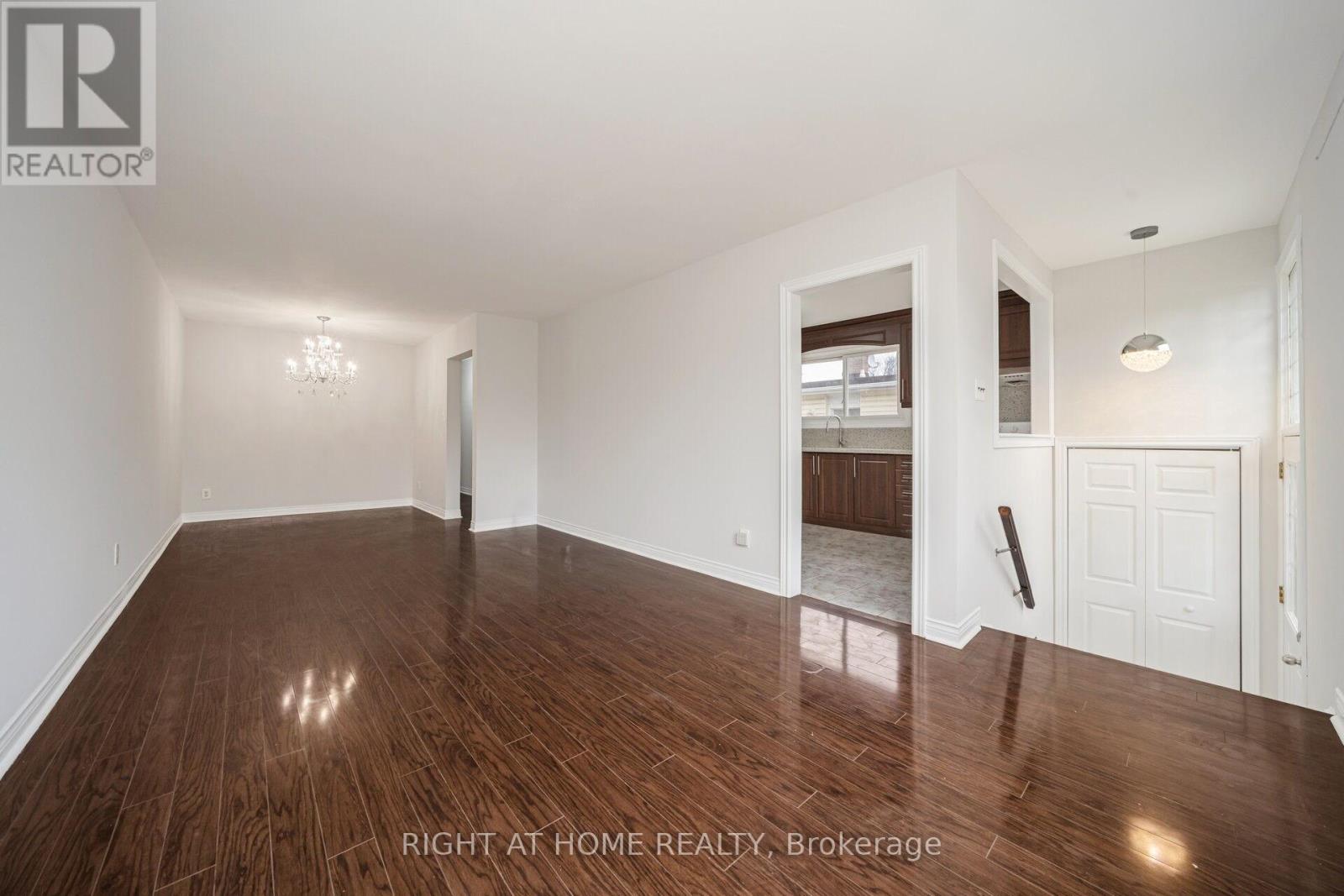 33 Stanley Court, Brampton, Ontario  L6Y 2B1 - Photo 9 - W12906464