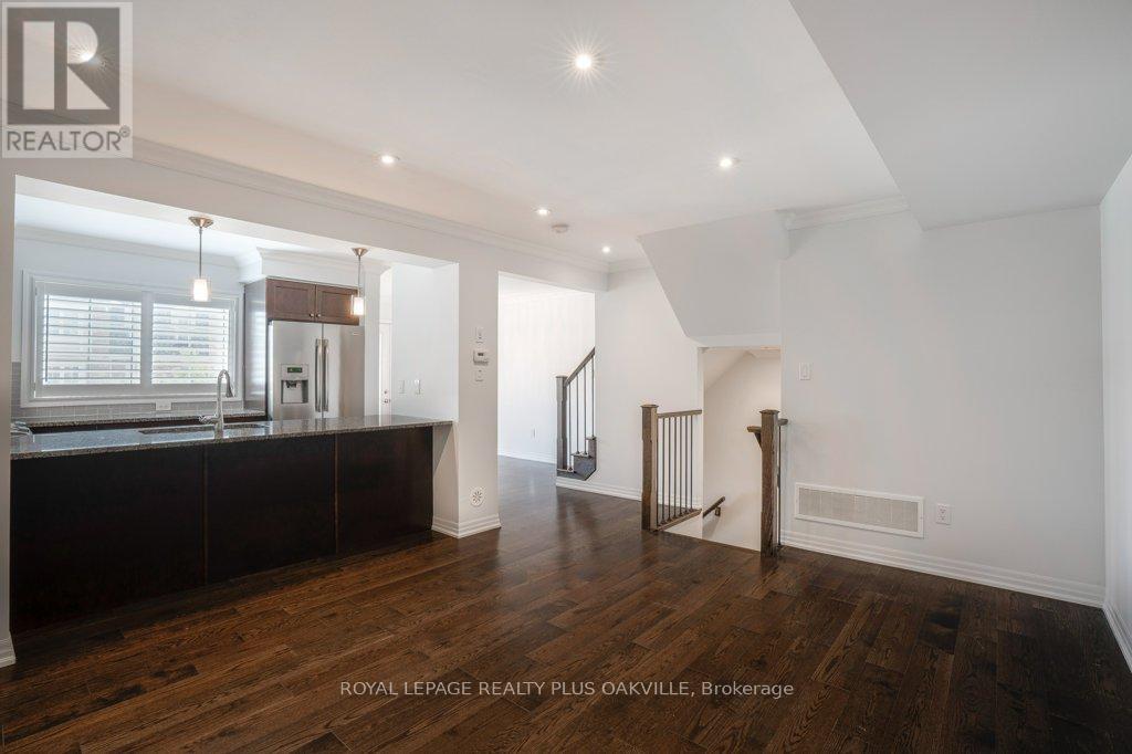 211 Betsy Drive, Oakville, Ontario  L6M 0V1 - Photo 12 - W12906468