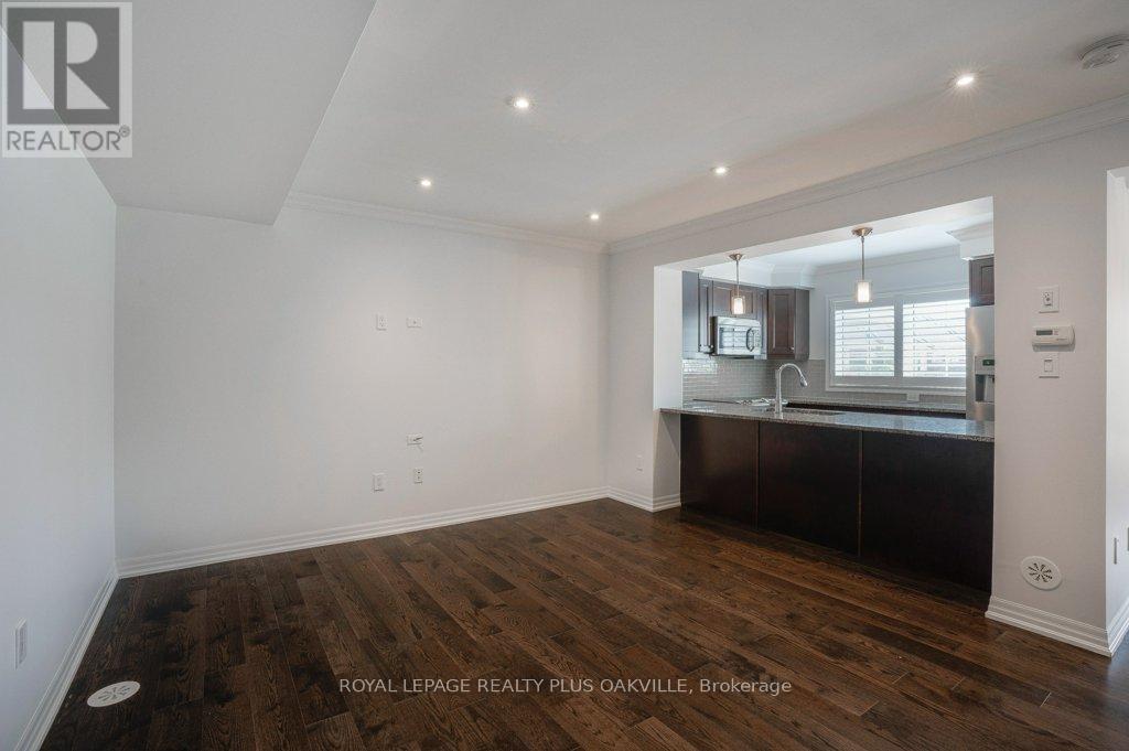 211 Betsy Drive, Oakville, Ontario  L6M 0V1 - Photo 13 - W12906468