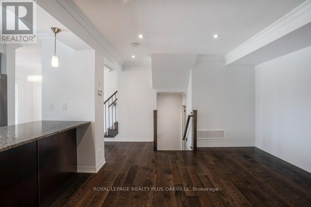 211 Betsy Drive, Oakville, Ontario  L6M 0V1 - Photo 17 - W12906468