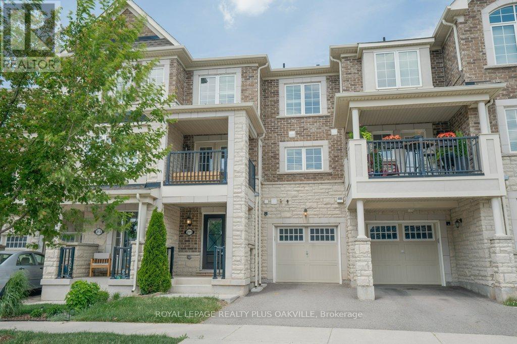 211 Betsy Drive, Oakville, Ontario  L6M 0V1 - Photo 2 - W12906468