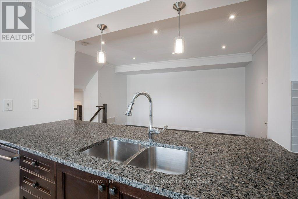 211 Betsy Drive, Oakville, Ontario  L6M 0V1 - Photo 20 - W12906468