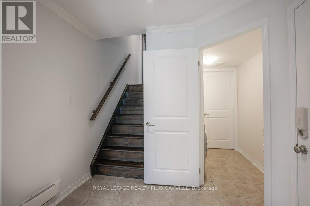 211 Betsy Drive, Oakville, Ontario  L6M 0V1 - Photo 7 - W12906468