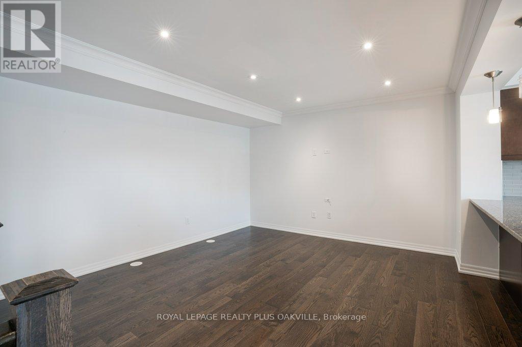211 Betsy Drive, Oakville, Ontario  L6M 0V1 - Photo 9 - W12906468