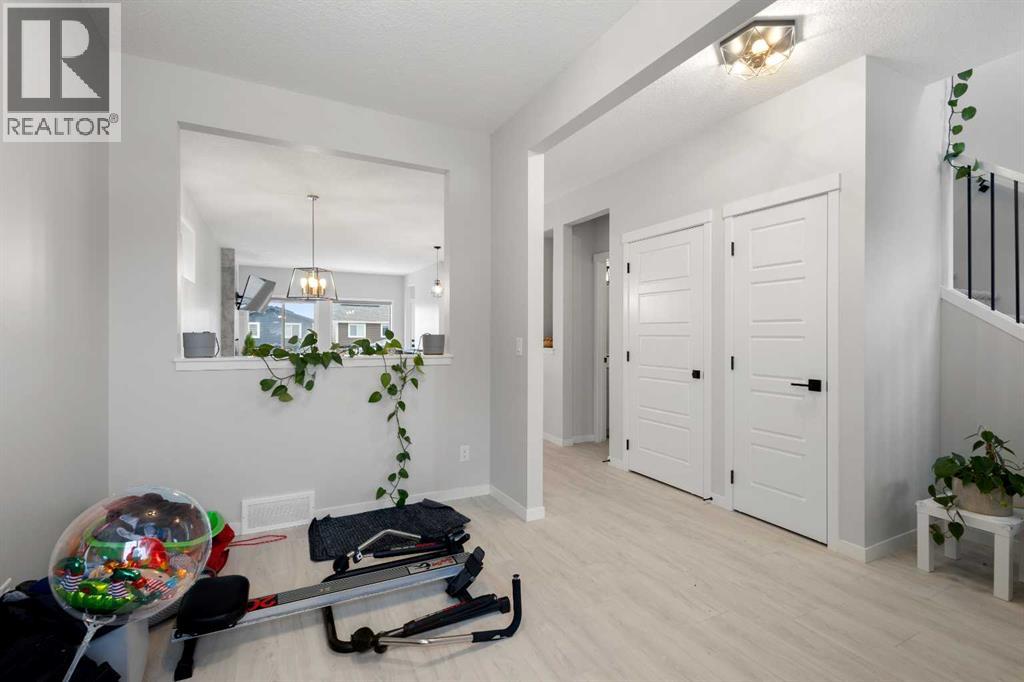 22 Edith Manor Nw, Calgary, Alberta  T3R 1Y7 - Photo 6 - A2292078