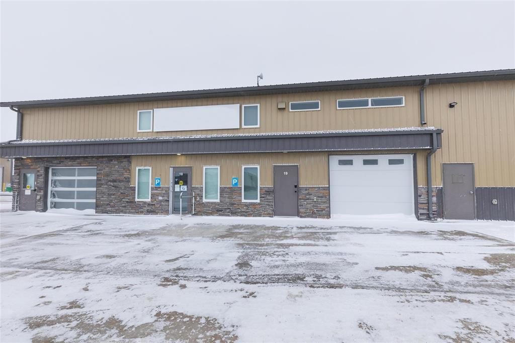 19 49 Clearsprings Road, Steinbach, Manitoba  R5G 1V2 - Photo 1 - 202605120