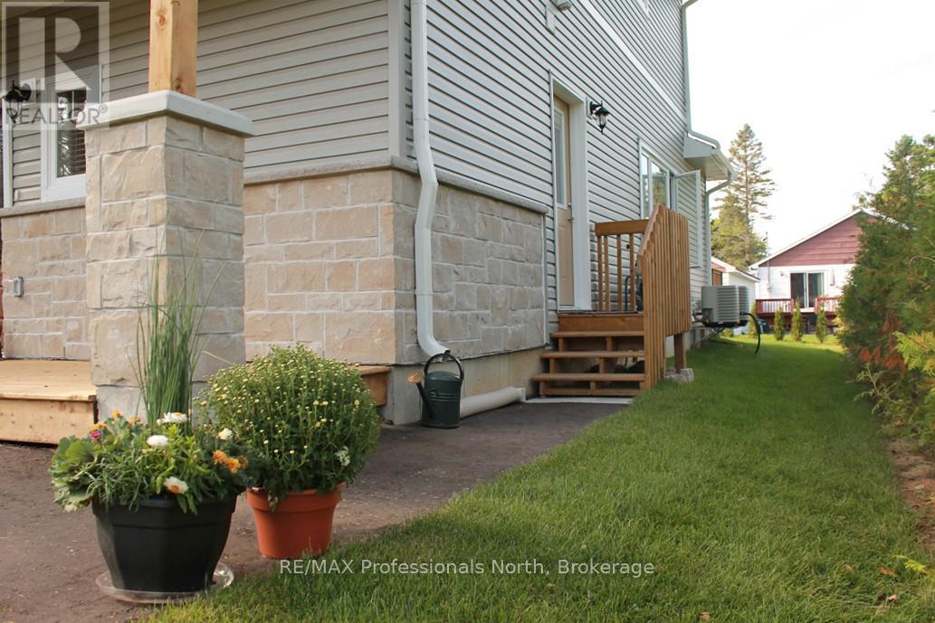 5 Greaves Avenue, Huntsville, Ontario  P1H 1V2 - Photo 3 - X12789758