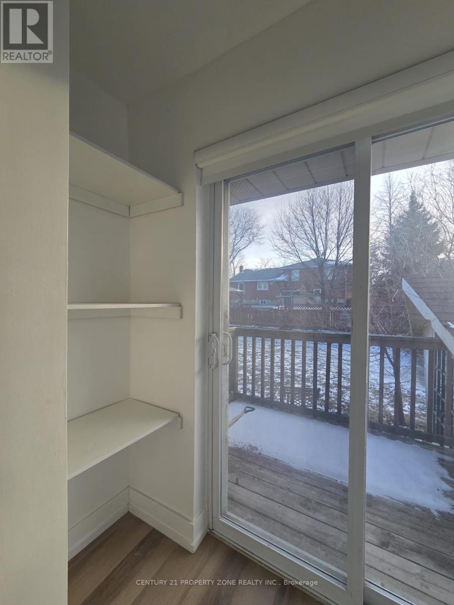 82 Roy Drive, Mississauga, Ontario  L5M 1A7 - Photo 7 - W12905346