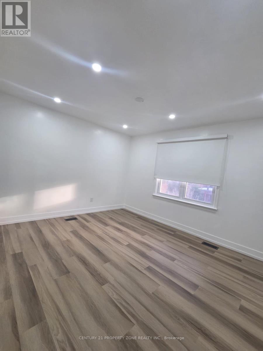 82 Roy Drive, Mississauga, Ontario  L5M 1A7 - Photo 15 - W12905346