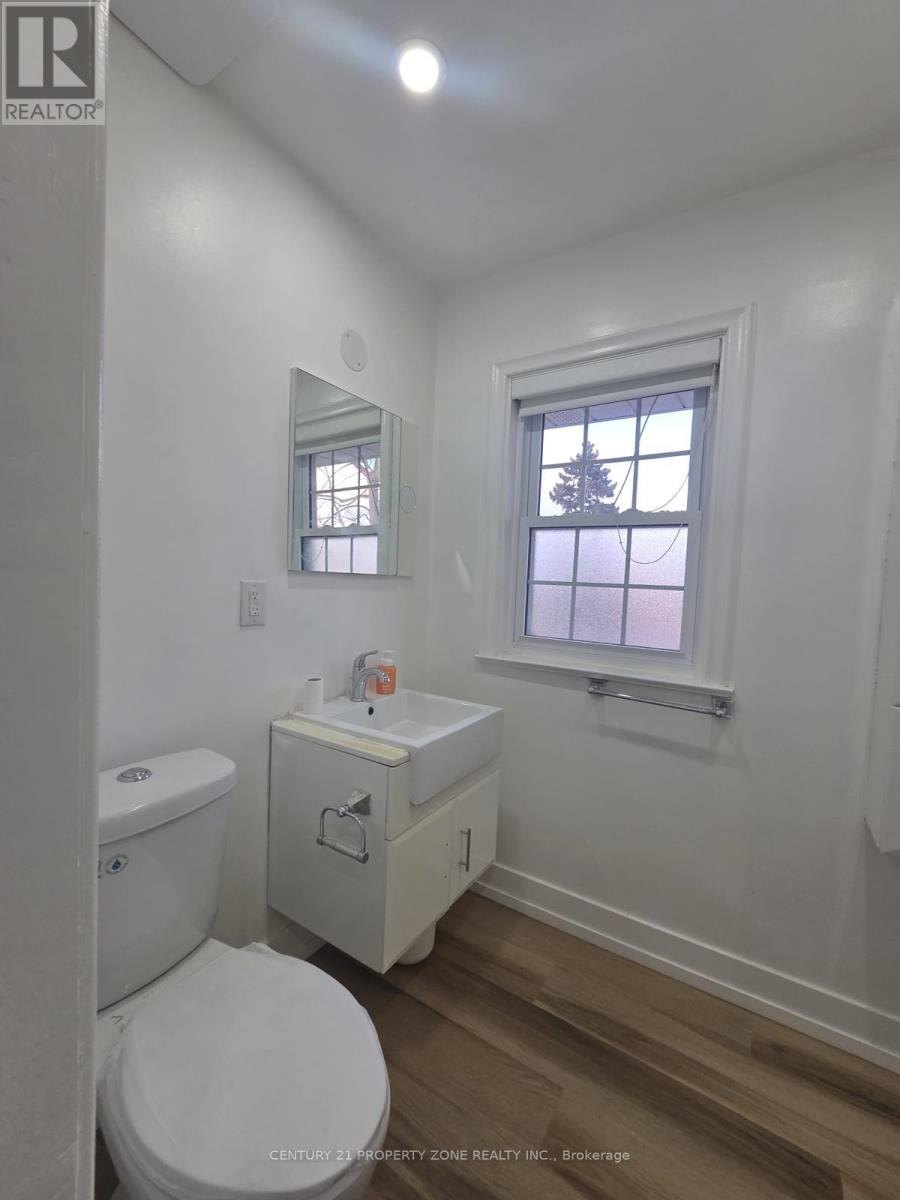 82 Roy Drive, Mississauga, Ontario  L5M 1A7 - Photo 22 - W12905346