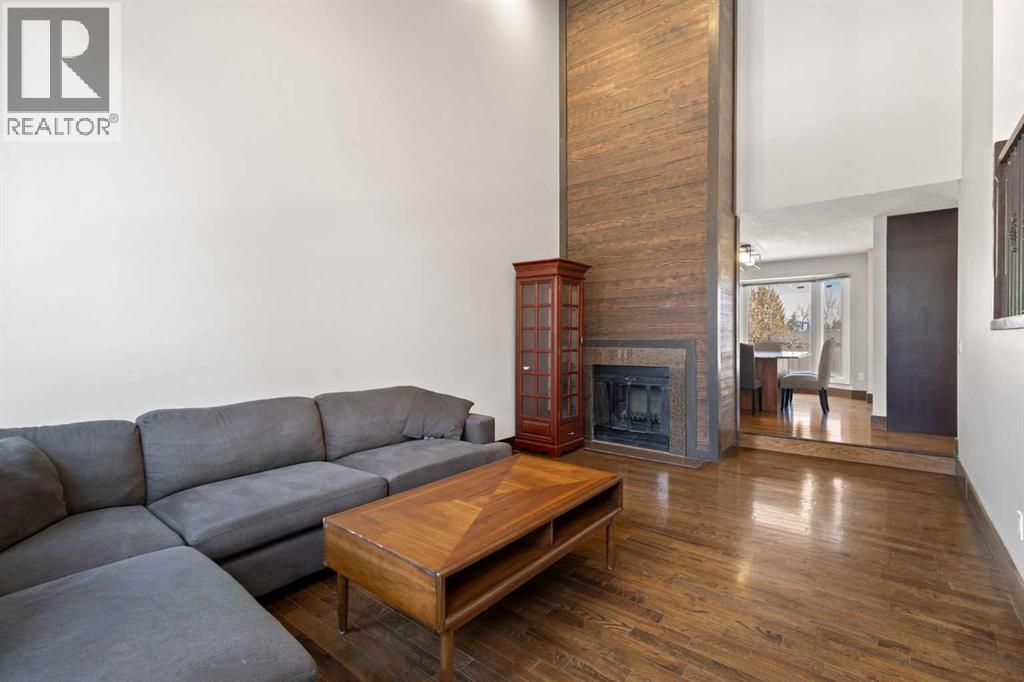 40 Wood Crescent SW, Calgary, Alberta  T2W 4B6 - Photo 4 - A2292469