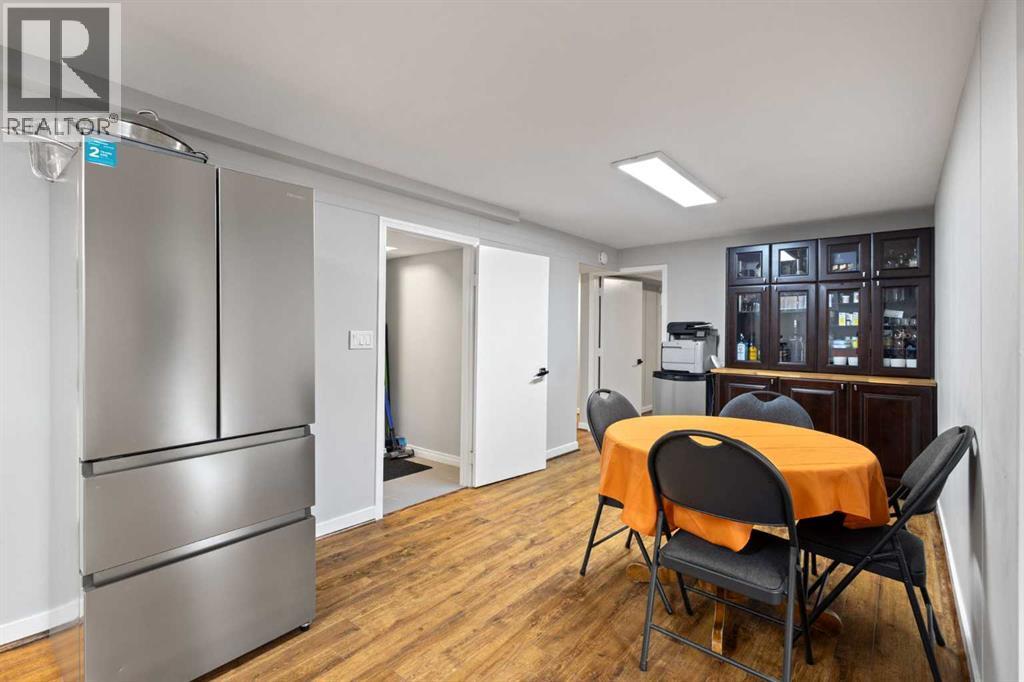 208 Woodpark Place Sw, Calgary, Alberta  T2M 2S5 - Photo 21 - A2292496