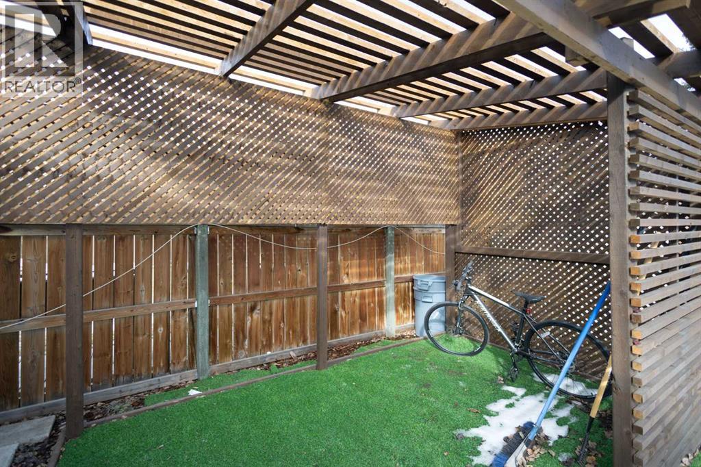 208 Woodpark Place Sw, Calgary, Alberta  T2M 2S5 - Photo 37 - A2292496